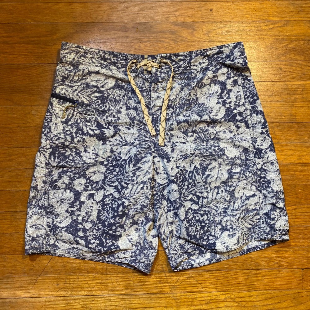 Patagonia Mens Floral Board Shorts Blue White Swim Trunks Size 34